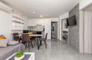 Interior - Holiday home with swimming pool near the beach (Peroj)