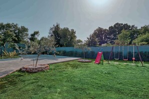 Children’s area - Holiday home with swimming pool near the beach (Peroj)