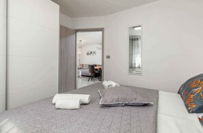 2 bedrooms, WiFi - Holiday home with swimming pool near the beach (Peroj)