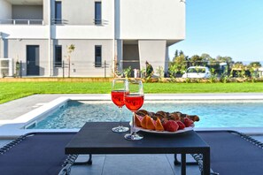 Pool - Modernly furnished villa with swimming pool (Peroj)