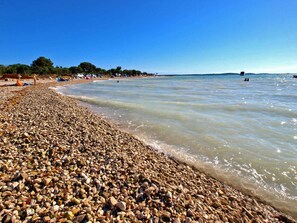 Una spiaggia nelle vicinanze