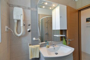 Bathroom - Holiday apartment with air conditioning and terrace (Poreč)