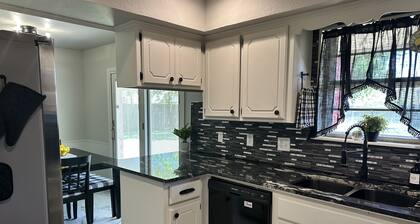 COZY Home in Trails South with coffee bar. Close to OKC/Guthrie, pets welcome!