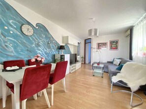 TV - Holiday apartment mit Terrasse (Skrbčići)