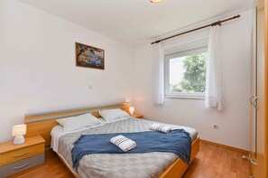 2 室のベッドルーム、アイロン / アイロン台、WiFi