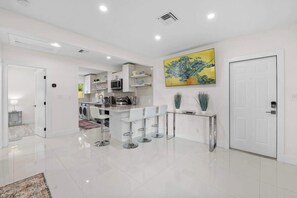 Interior - Uhost AI | Stylish 1BR | Cozy Modern Stay w/ Patio (Fort Lauderdale)
