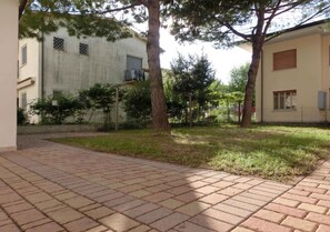 Property grounds - Holiday apartment mit Klimaanlage und Terrasse (Lignano Sabbiadoro)