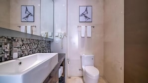 Comfort Double Room, 1 King Bed, Kitchen | Bathroom - Millenia Executive Apartment Guangzhou East Railway Station Zhujiang New Town Branch - Free Shuttle Bus to Canton Fair Complex During Canton Fair Period (Guangzhou)