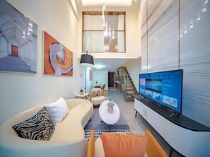 Luxury Loft, 1 Bedroom, Kitchen | Hypo-allergenic bedding, down comforters, individually decorated