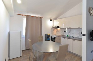 冷蔵庫、オーブン、コンロ