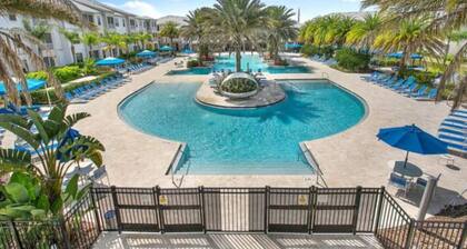 Sunshine Haven: 2BR w/Pool, Theater, Gym, Tennis