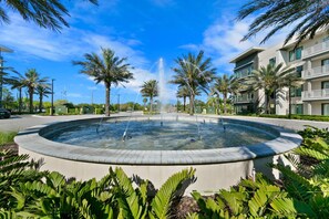 Property grounds - Poolside Bliss: Stylish 1BR Unit in Resort Complex (Jacksonville)