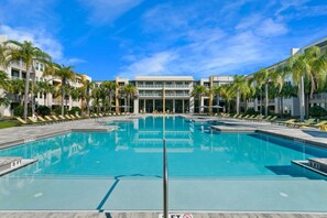 Pool - Poolside Bliss: Stylish 1BR Unit in Resort Complex (Jacksonville)