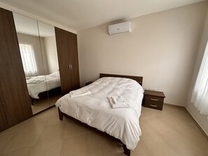 3 bedrooms, iron/ironing board, travel crib, WiFi - Cliff side apartment, Family Friendly, surrounded by sun, sea and nature.  (Sannat)