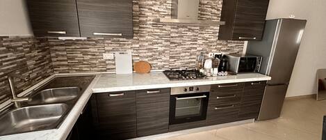 雪櫃、微波爐、焗爐、咖啡機/沖茶器