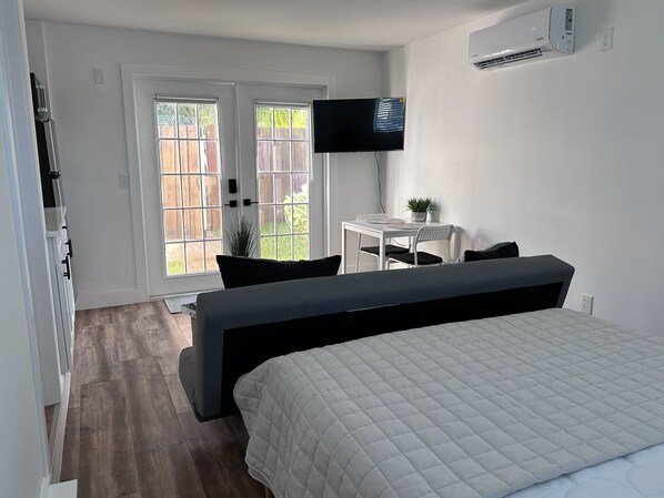 1 habitación, tabla de planchar con plancha, wifi gratis y ropa de cama 