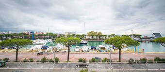 Holiday apartment mit Klimaanlage und Terrasse