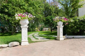 Exterior detail - Holiday apartment with balcony and pool (Loano)