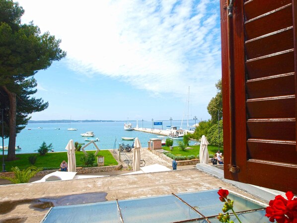 Property grounds - Holiday apartment with air conditioning (Fažana)