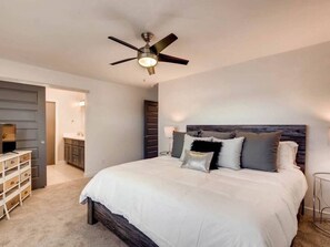 3 bedrooms, free WiFi, bed sheets - Upscale Entire Home with Pool & Spa - Scottsdale (Scottsdale)