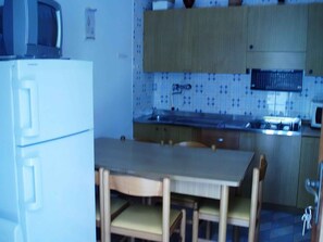 Fridge, microwave, stovetop