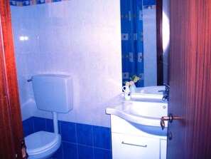 Bathroom - Holiday apartment with garden and air conditioning (Bibione)