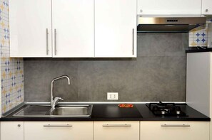 Fridge, microwave, stovetop - Holiday apartment with garden and air conditioning (Bibione)