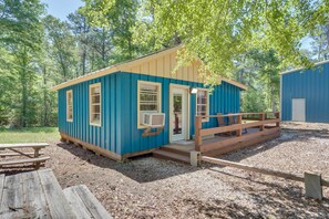 Property grounds - Quiet Hemphill Cabin Retreat Near Toledo Bend Lake (Hemphill)