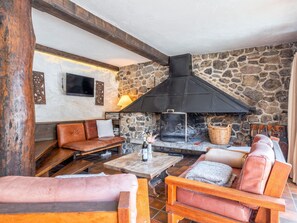 TV, fireplace, DVD player, stereo