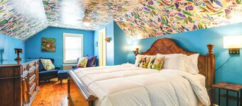 Pet-Friendly Roanoke Retreat w/ Theater
