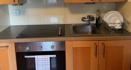 2 Bedrooms, 2 Baths House with a Living Room & an Upstairs Reception rea