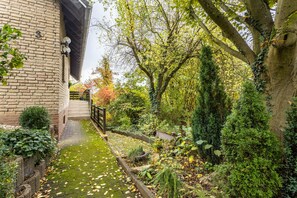 Property grounds - Apartment 'Ferienwohnung Am Mozarthügel' with Wi-Fi (Warstein)