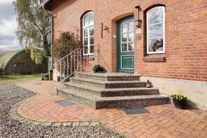 Exterior - Apartment 'Hof Voege Ferienwohnung 3' with Shared Garden and Wi-Fi (Brodersdorf)