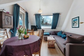 TV, DVD-spiller, bordtennis og stereoanlegg