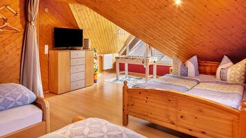 3 Schlafzimmer, BĂŒgeleisen/BĂŒgelbrett, kostenloses WLAN, BettwĂ€sche