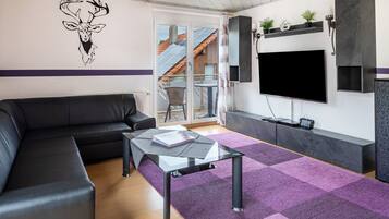 Fernseher, Kamin, Videospiele, DVD-Player