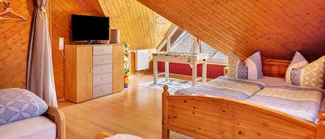 3 chambres, fer et planche à repasser, Wi-Fi gratuit, draps fournis