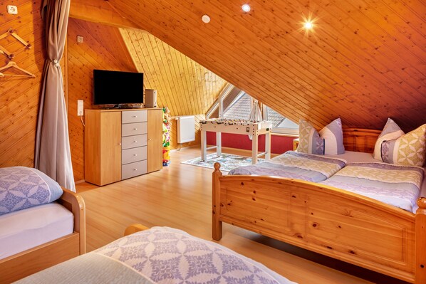 3 bedrooms, iron/ironing board, free WiFi, bed sheets