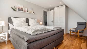3 bedrooms, iron/ironing board, free WiFi