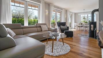 TV, fireplace, DVD player