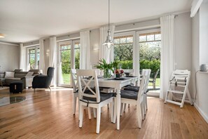 Dining - Holiday Home 'Reethaus Meerferien' with Sea View, Private Terrace and Wi-Fi (Poseritz)