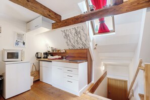 Fridge, microwave, stovetop, coffee/tea maker