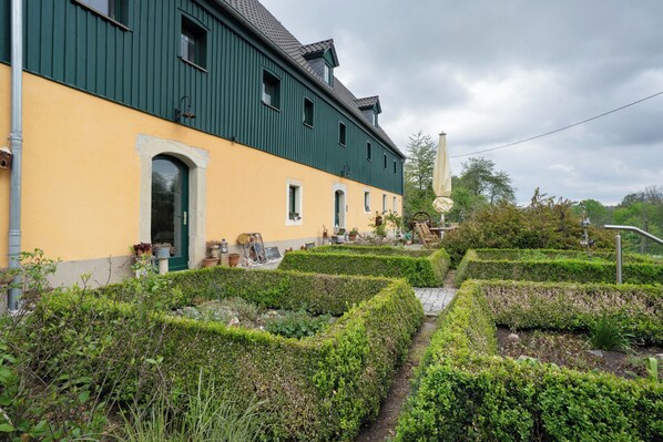 Exterior - Apartment 'Augustusberg' with Mountain View, Private Terrace and Wi-Fi (Bad Gottleuba-Berggießhübel)