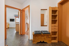 Interior - Apartment 'Haus Rosenheim' with Mountain View, Balcony and Wi-Fi (Ramsau am Dachstein)