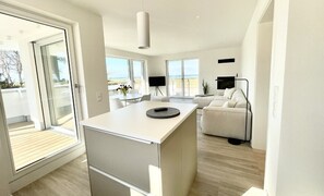 Televisión y chimenea 