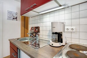 Frigorifero, piano cottura, macchina per tè/caffè, bollitore elettrico