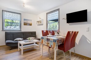 Dining - Bungalow 'Bungalow - Bark Sedov, Bgl 2' with Private Terrace and Wi-Fi (Dranske)