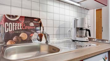 Fridge, stovetop, coffee/tea maker, electric kettle