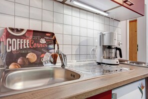 Fridge, stovetop, coffee/tea maker, electric kettle