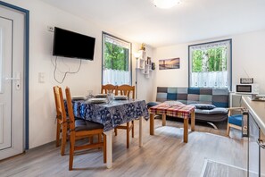 TV - Bungalow 'Bungalow Bark Sedov, Bgl 3' with Private Terrace and Wi-Fi (Dranske)